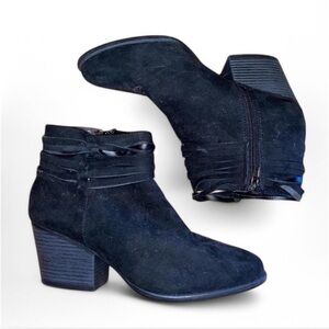 women’s black heeled boots